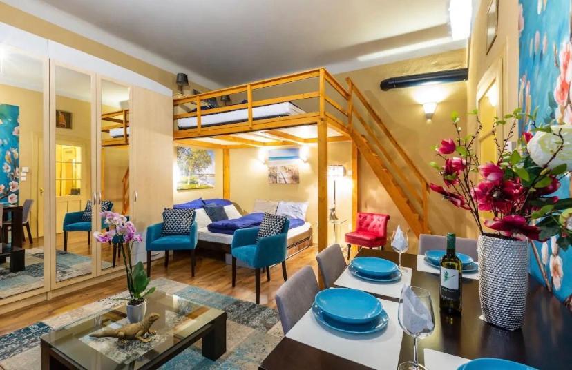 Cherry Blossom Designer Apartment In The Center With Free Parking Budapeşte Dış mekan fotoğraf